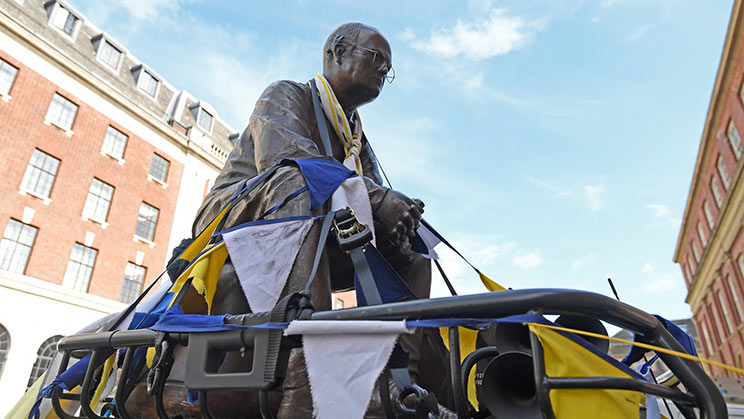 Patung Bielsa di kota Leeds